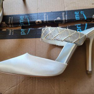 New Nine West heels Fresah7 size 6M white
